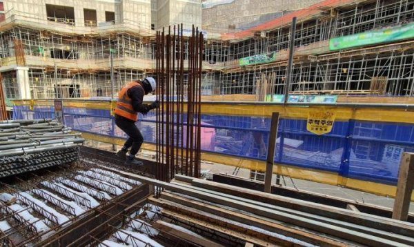 场外配资 韩国建筑行业老龄化加剧 60岁以上技工占比首超40岁群体